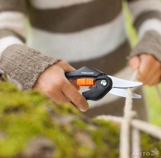 Увеличенная фотография Секатор Fiskars универсальный